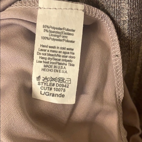 Cold shoulder long sleeve dress - Picture 2 of 2